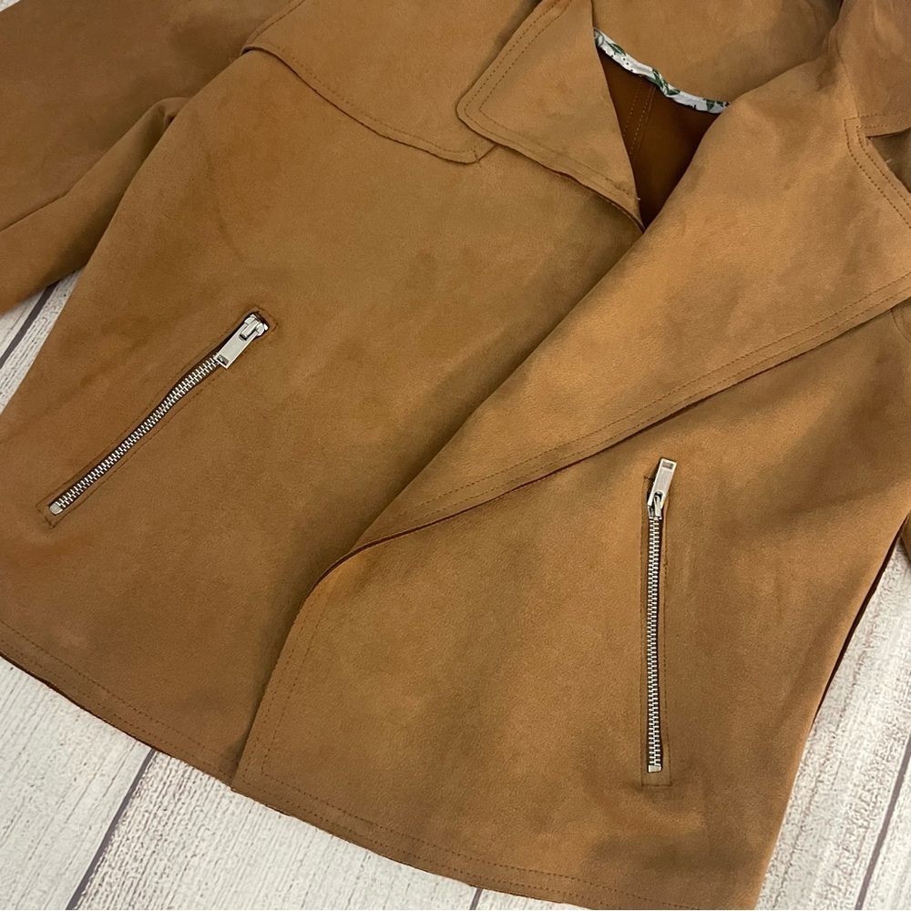 T TAHARI Women’s Camel Faux Suede Moto Style Blazer with Pockets Size Medium - Picture 3 of 10